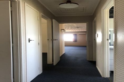 Photo of property in 5 Talavera Place, Te Atatu South, Auckland, 0602