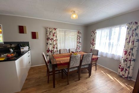 Photo of property in 9 Chisholm Place, Carterton, 5713