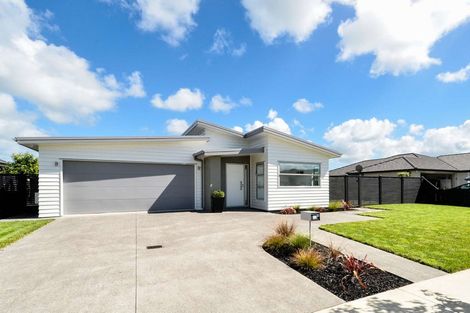 Photo of property in 12 Bellamont Street, Kumeu, 0810