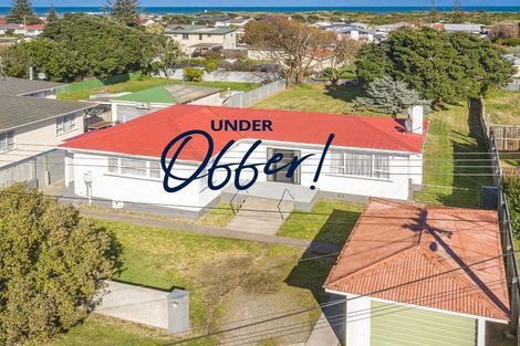 Photo of property in 33 Hood Street, Castlecliff, Whanganui, 4501