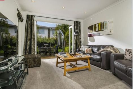 Photo of property in 2 Oscar Road, Greenhithe, Auckland, 0632