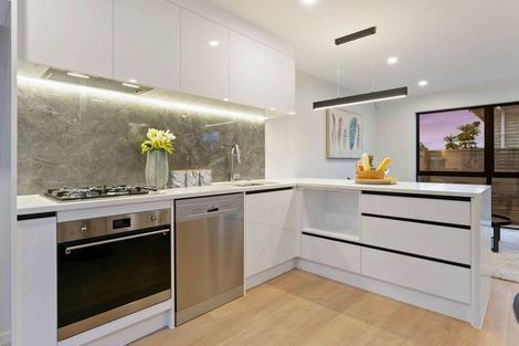 Photo of property in 1e Valron Road, Te Atatu South, Auckland, 0602