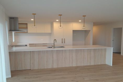 Photo of property in 112 Kaurinui Crescent, One Tree Point, 0118