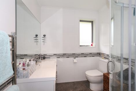 Photo of property in 130 Hillpark Drive, Pokeno, 2402