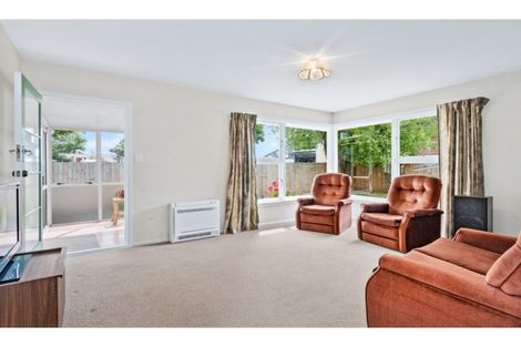 Photo of property in 2/120a Wainoni Road, Avondale, Christchurch, 8061