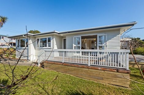 Photo of property in 31 Sunnyside Road, Sunnyvale, Auckland, 0612