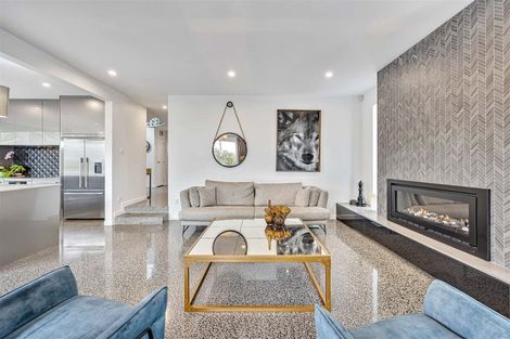 Photo of property in 8 Mansion Court, West Harbour, Auckland, 0618