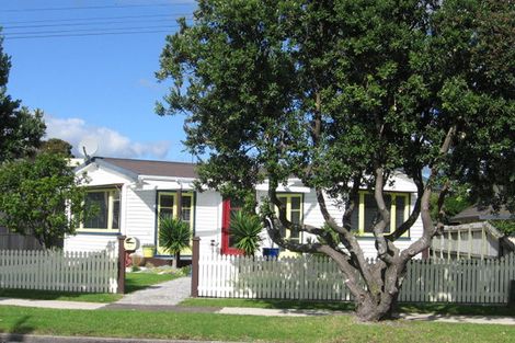 Photo of property in 1/4 Eastern Beach Road, Eastern Beach, Auckland, 2012