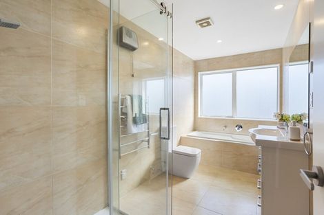 Photo of property in 517 East Coast Road, Murrays Bay, Auckland, 0630