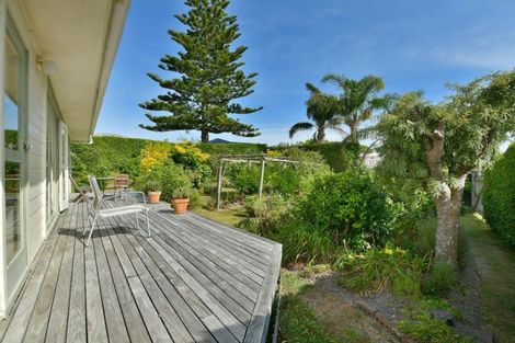 Photo of property in 48 Tindalls Bay Road, Tindalls Beach, Whangaparaoa, 0930