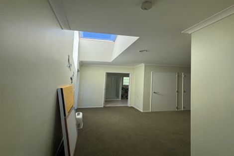 Photo of property in 36b Tamworth Crescent, Newlands, Wellington, 6037