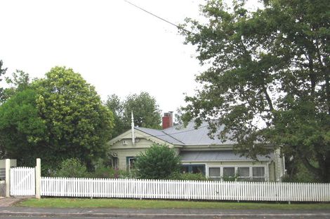 Photo of property in 15 Woodglen Road, Glen Eden, Auckland, 0602