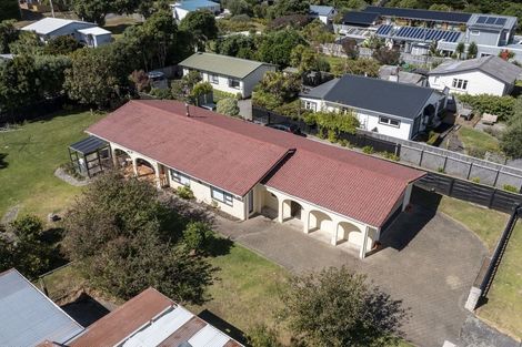Photo of property in 25 Rauparaha Street, Waikanae Beach, Waikanae, 5036