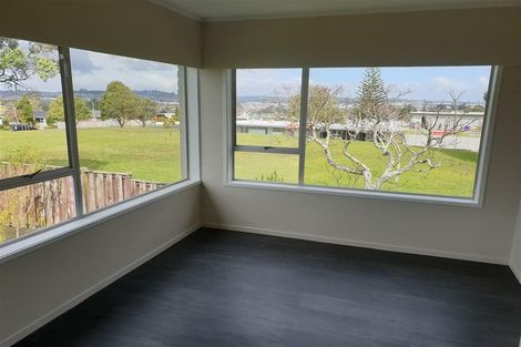 Photo of property in 86 Gossamer Drive, Pakuranga Heights, Auckland, 2010