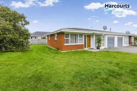 Photo of property in 2/55 Orams Road, Hillpark, Auckland, 2102