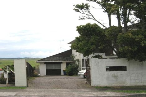 Photo of property in 2/18 Toroa Street, Torbay, Auckland, 0630