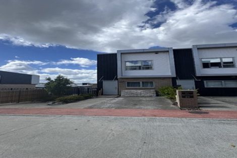 Photo of property in 21 Wharetana Crescent, New Lynn, Auckland, 0600