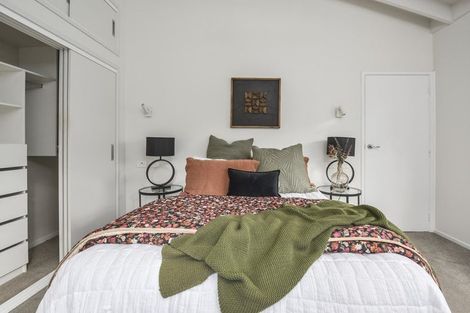 Photo of property in 2/24 Colonial Road, Birkenhead, Auckland, 0626