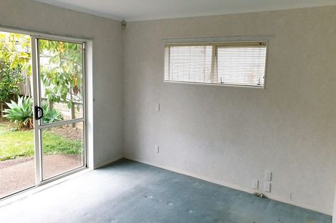 Photo of property in 104 Bob Charles Drive, Golflands, Auckland, 2013