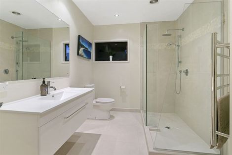 Photo of property in 1/72 Gulf View Road, Murrays Bay, Auckland, 0630