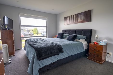 Photo of property in 12 Robalan Close, Halswell, Christchurch, 8025