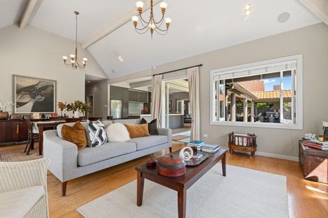 Photo of property in 247 Devonport Road, Tauranga, 3110