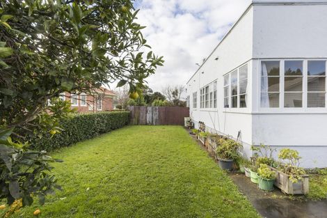 Photo of property in 77 Savage Crescent, West End, Palmerston North, 4412