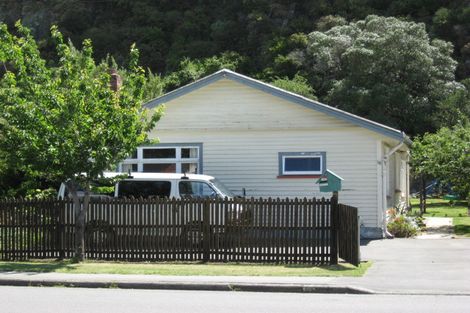 Photo of property in 38 Wakefield Avenue, Sumner, Christchurch, 8081