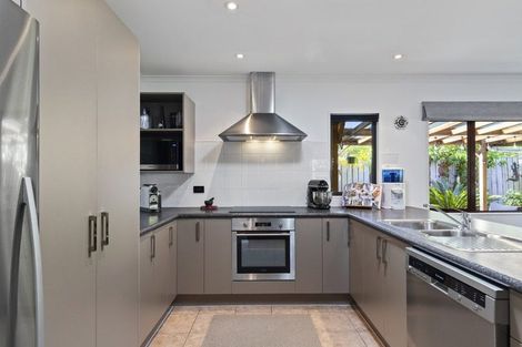 Photo of property in 14 Cathcart Close, Pukekohe, 2120