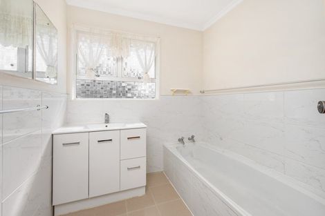 Photo of property in 11 Chippendale Crescent, Highbury, Palmerston North, 4412