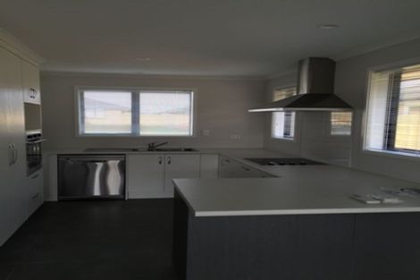 Photo of property in 3 Waipokapu Place, Opaheke, Papakura, 2113