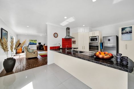 Photo of property in 24 Moulton Street, Moturoa, New Plymouth, 4310