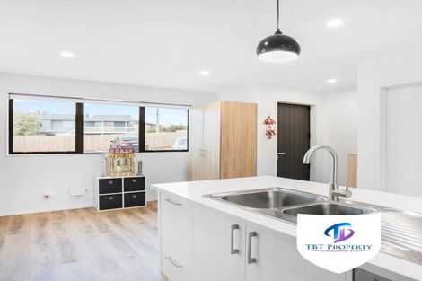 Photo of property in 8/25 Vodanovich Road, Te Atatu South, Auckland, 0610