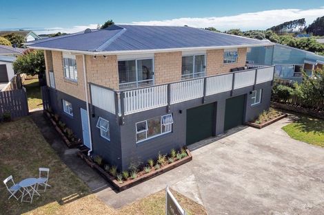 Photo of property in 6a-b Simcox Street, Otaki Beach, Otaki, 5512