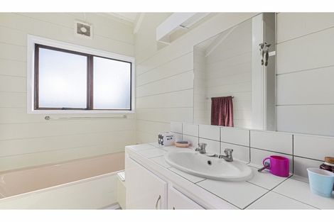 Photo of property in 56 Kennedy Avenue, Forrest Hill, Auckland, 0620