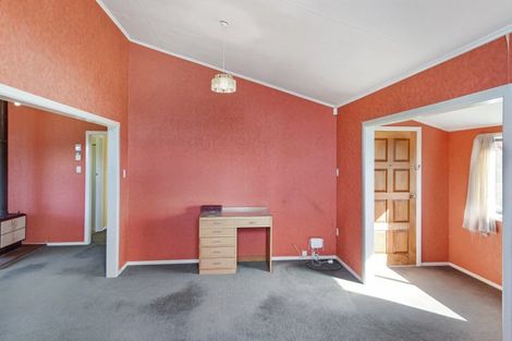 Photo of property in 28 Suther Street, Waverley, 4510