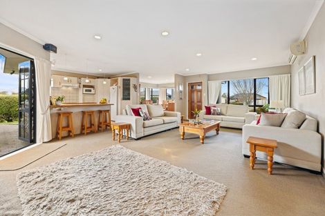 Photo of property in 43 Kinder Street, Acacia Bay, Taupo, 3330