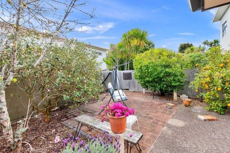Photo of property in 62 Medallion Drive, Oteha, Auckland, 0632