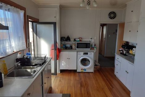 Photo of property in 136 Apu Crescent, Lyall Bay, Wellington, 6022