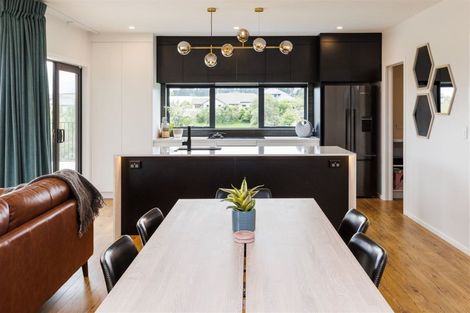 Photo of property in 18 Silkwood Place, Fitzherbert, Palmerston North, 4410