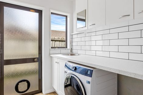 Photo of property in 2/50 Ambleside Drive, Burnside, Christchurch, 8053