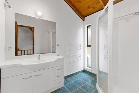 Photo of property in 5 Malters Place, Browns Bay, Auckland, 0630