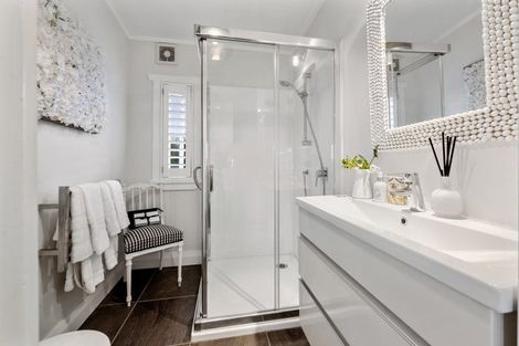 Photo of property in 10 Queens Parade, Devonport, Auckland, 0624