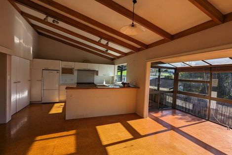 Photo of property in 77 Beechdale Crescent, Pakuranga Heights, Auckland, 2010