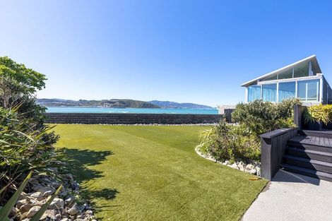 Photo of property in 277 Queens Drive, Lyall Bay, Wellington, 6022