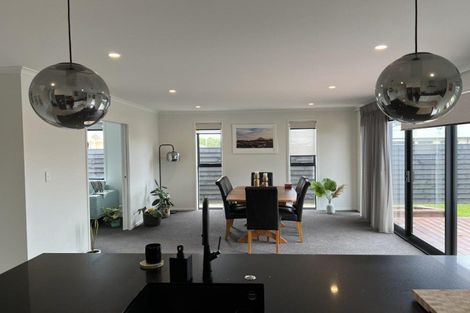 Photo of property in 529 Mangorei Road, Highlands Park, New Plymouth, 4312