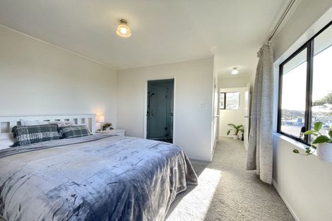 Photo of property in 3 Carl Place, Unsworth Heights, Auckland, 0632