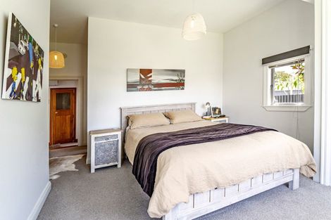 Photo of property in 38 Waiwaka Terrace, Strandon, New Plymouth, 4312