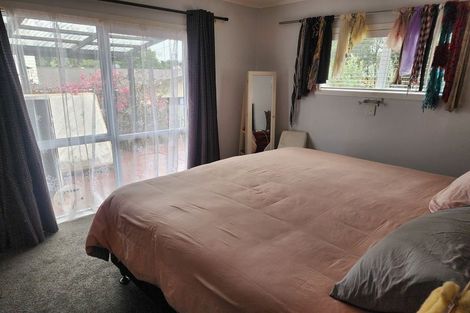 Photo of property in 3 Gregg Place, Sunnyvale, Auckland, 0612