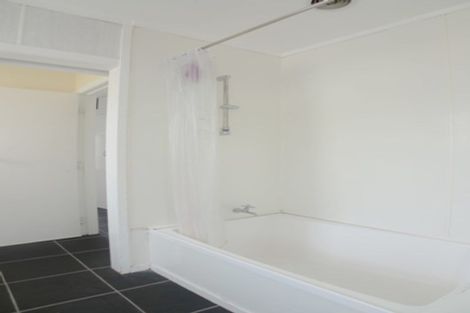 Photo of property in 28 Sturdee Road, Manurewa, Auckland, 2102